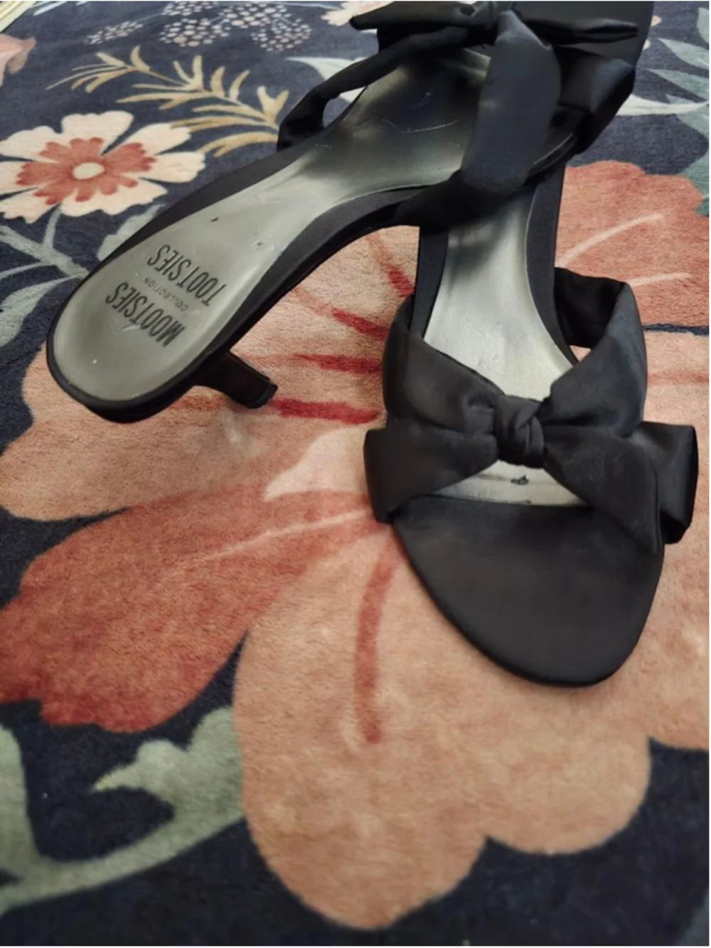 Mootsies Tootsies Black Bow Kitten Heel Mules Sandals Size 8.5 Lightly Worn